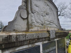 Denkmal für die gefallenen Aufständischen in Kranowitz / Pomnik poległych powstańców w Krzanowicach. Foto: Bernard Gaida. 