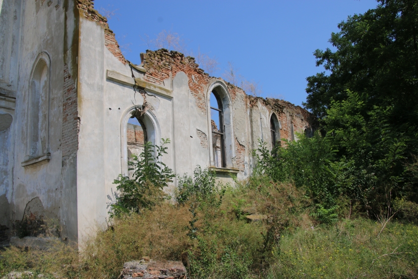 Ruine der ehemaligen katholischen Kirche in Malkotsch / Ruina dawnego kościoła katolickiego w Malkotsch. Foto: Bernard Gaida 