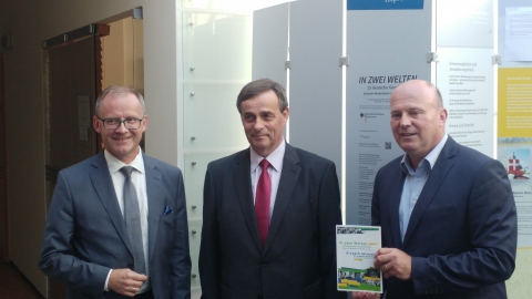 In Zwei Welten &ndash; 25 Deutsche Geschichten