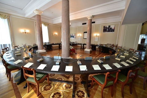 Okrągły stół eksponowany w Sali Okrągłego Stołu w Pałacu Prezydenckim w Warszawie 
