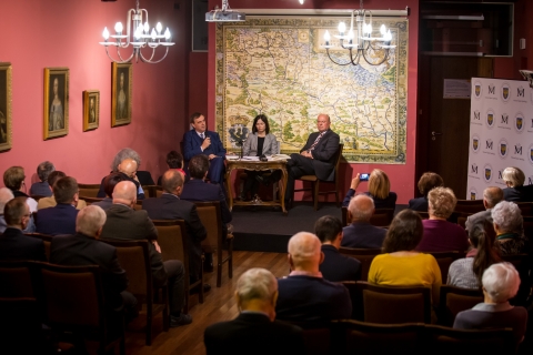 Autorenlesung mit Hartmut Koschyk