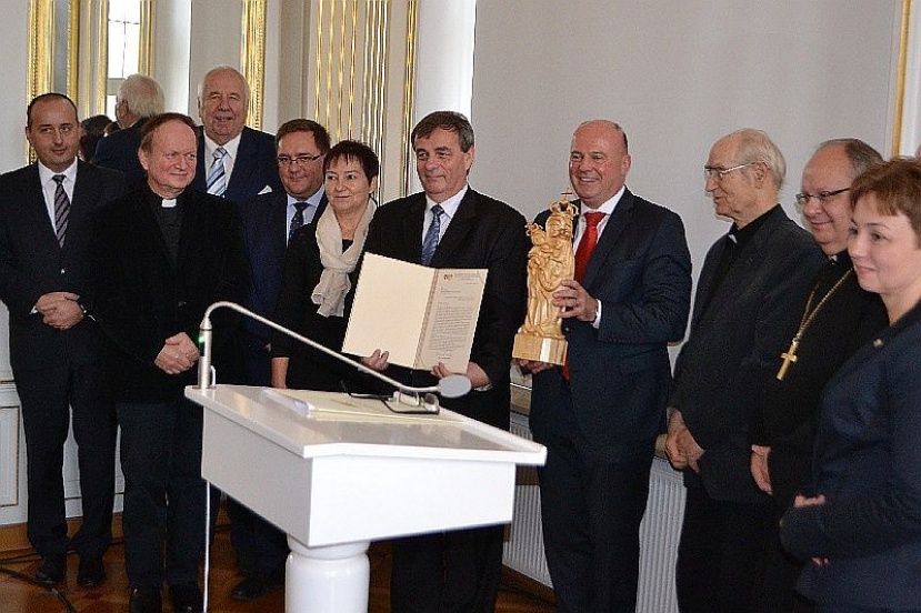 Die deutsche Minderheit dankt Hartmut Koschyk für seine Tätigkeit