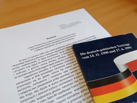 Resolution erinnert an den deutsch-polnischen Nachbarschaftsvertrag vom 1991 / Rezolucja przypomina o polsko-niemieckim Traktacie dobrosąsiedzkim z 1991 roku. Foto: VdG