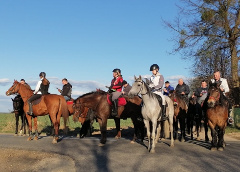 Osterreiten in Sternalitz/ Krzyżoki w Sternalicach. Foto: Dank Frau Sylwia Kus / Zdjęcie dzięki uprzejmości pani Sylwii Kus 