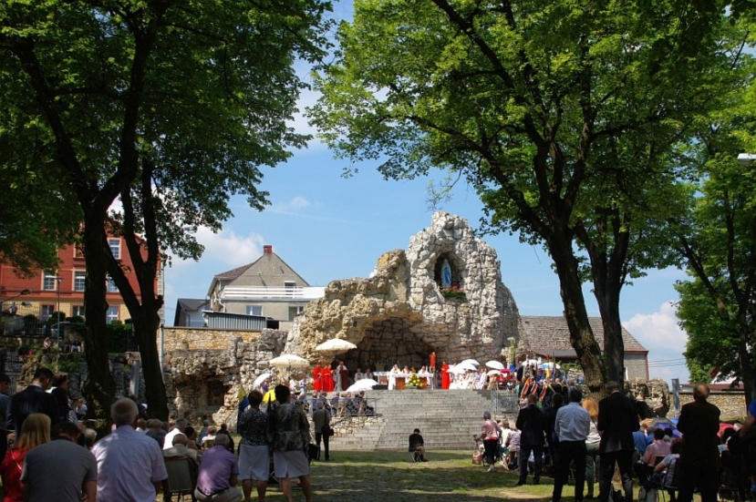 24. Pielgrzymka mniejszości narodowych i etnicznych oraz 30. Rocznica ponownego wprowadzenia j. niemieckiego na mszę św. na Górze św. Anny