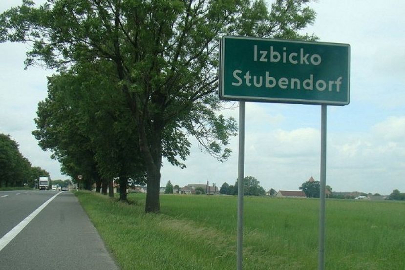 Dwujęzyczne tablice z nazwami miejscowości